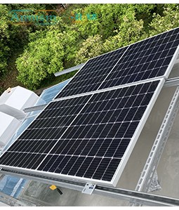 Sistema di montaggio su tetto solare in acciaio