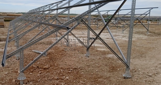 Sistema di montaggio a terra in zinco-alluminio-magnesio da 2 MW | Insegna artistica
