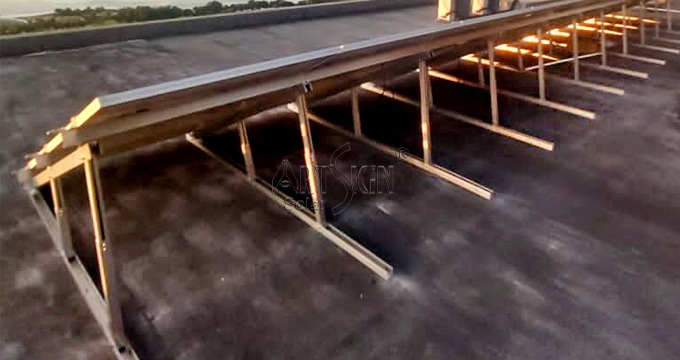 Kit di montaggio solare triangolare in alluminio regolabile su tetto piano | Art Sign